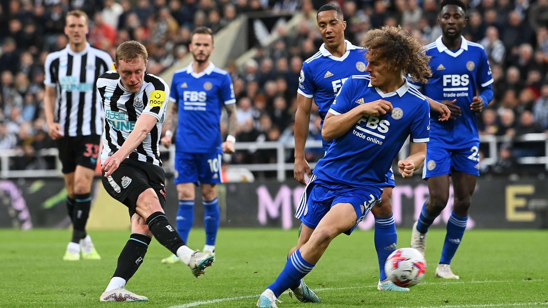 Sean Longstaff Wout Faes Newcastle Leicester 2022-23
