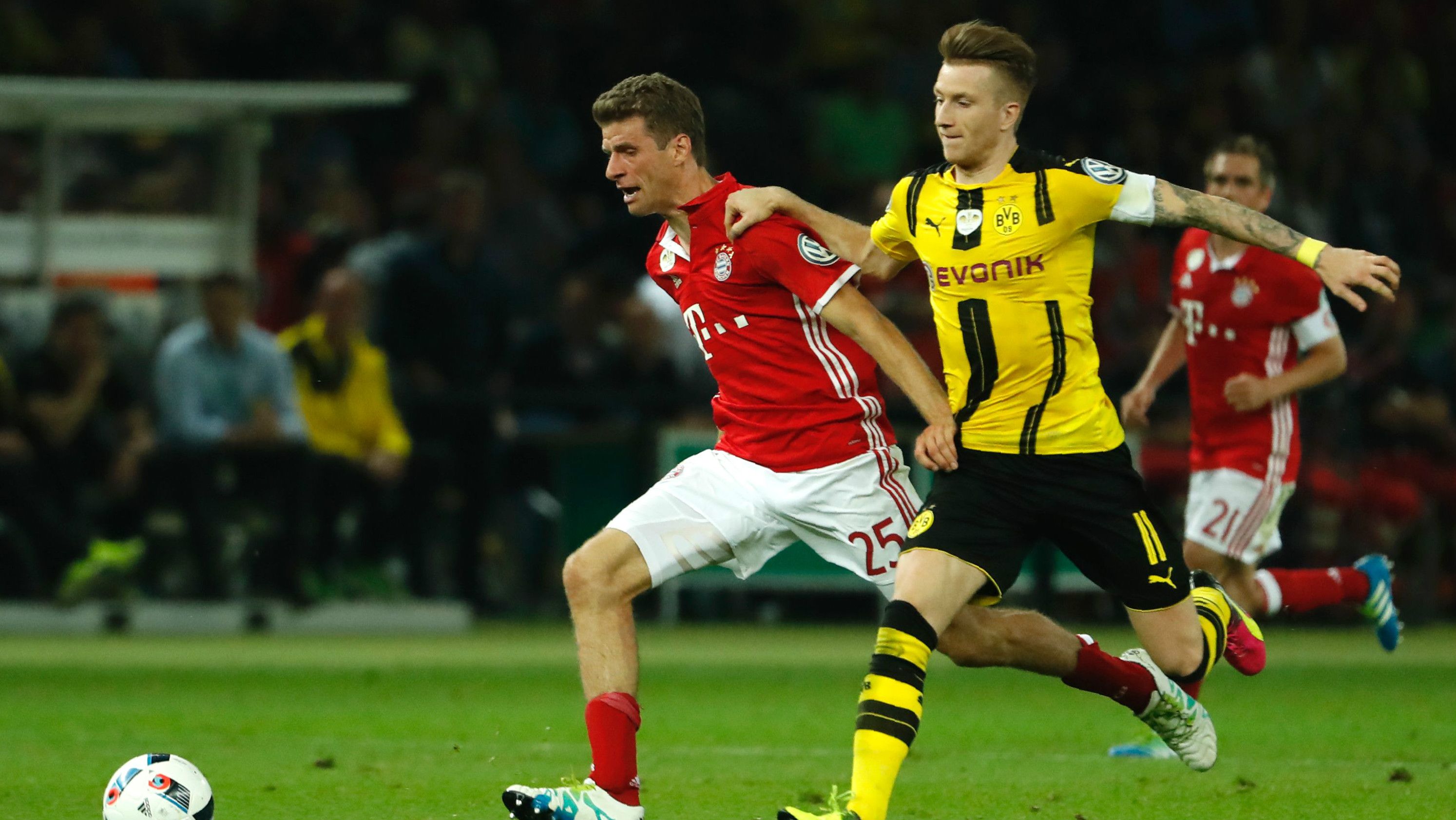Thomas Müller Marco Reus FC Bayern Borussia Dortmund 05212016