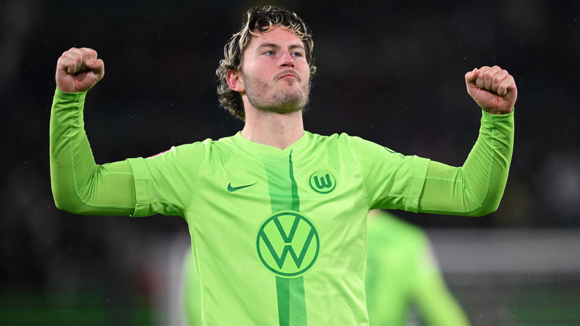  Jonas Wind of VfL Wolfsburg celebrates scoring 