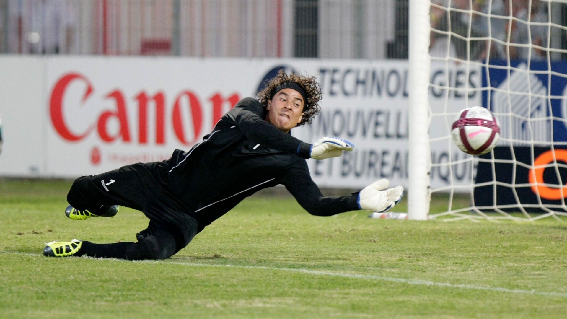 Guillermo Ochoa Ajaccio 2011