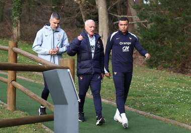 Didier Dechamps Kylian Mbappe Clairefontaine