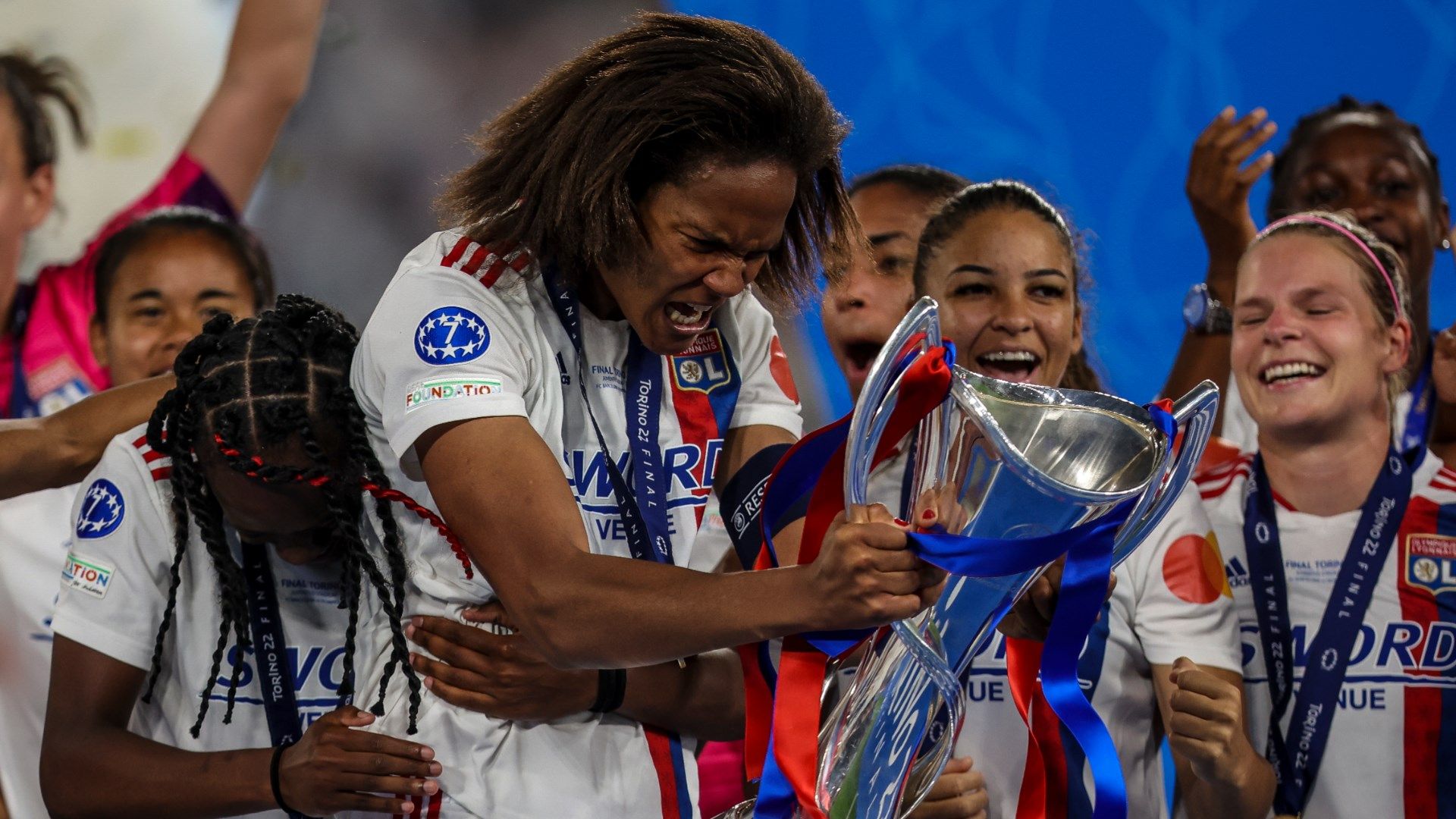 Wendie Renard Lyon Champions League trophy 2021-22