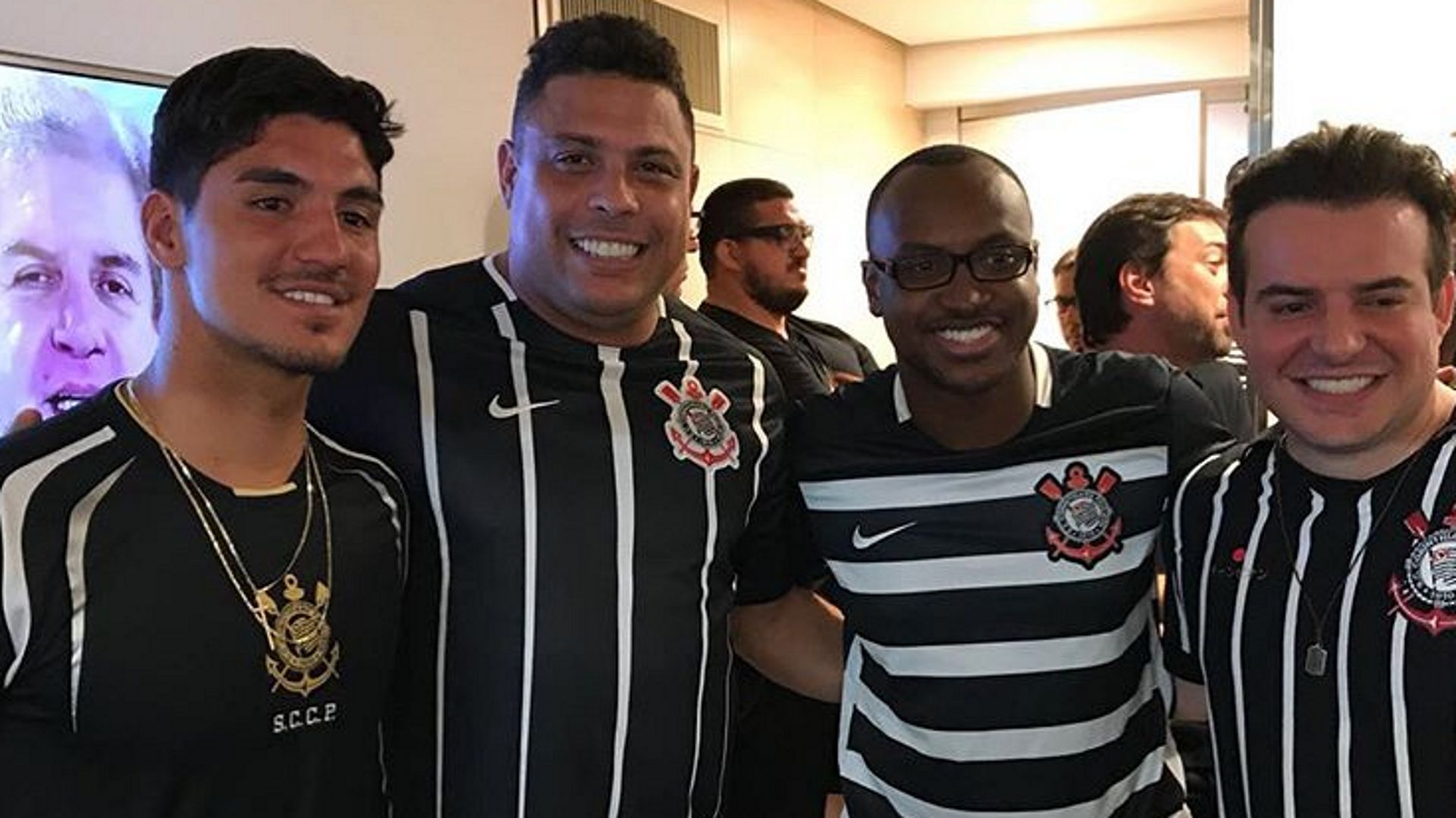 Ronaldo Nazario Gabriel Medina Thiaguinho Corinthians 16112017