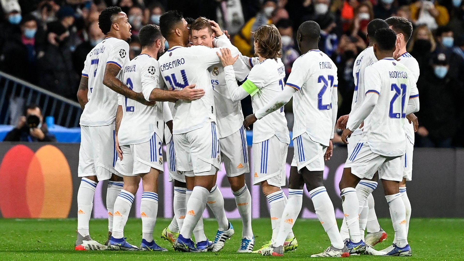 Real Madrid celebrate 2021-22