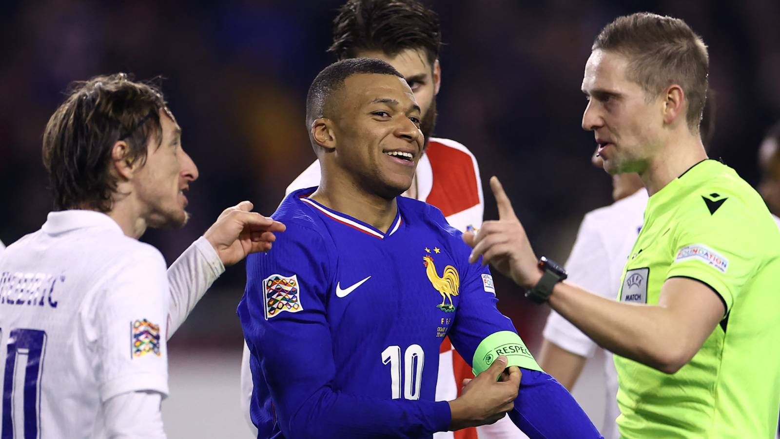 Колумбия перу. Colobian man ai. Винисиус джуниор бразилия. Мартинес аргентина 2022. Сборная колумбии.