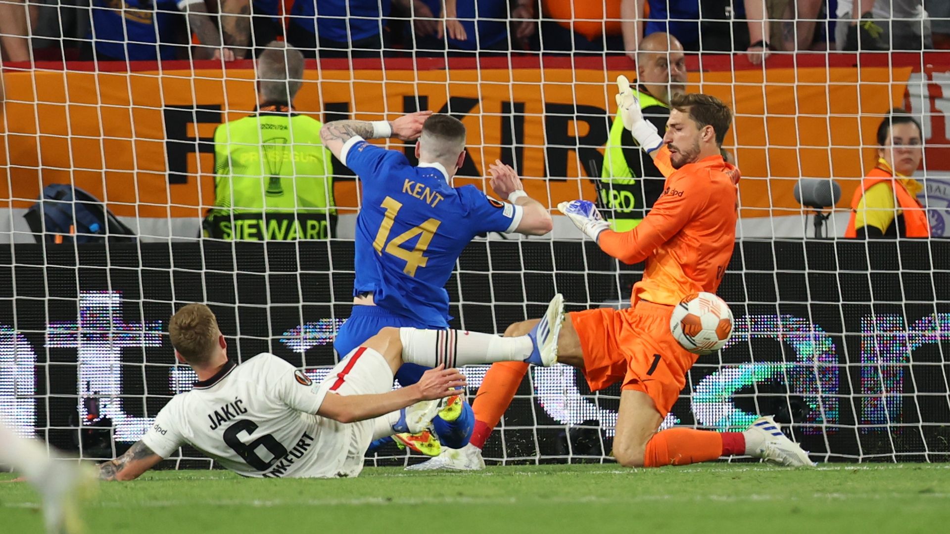 Ryan Kent Kevin Trapp 2021-22