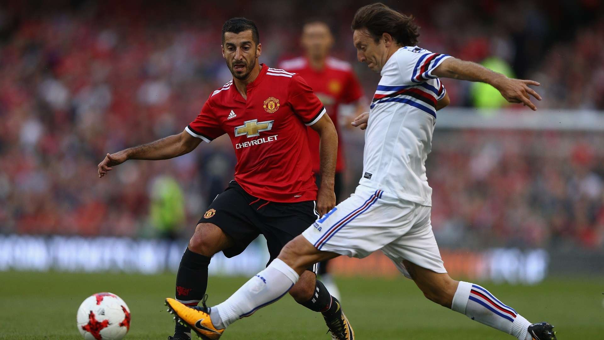 Henrikh Mkhitaryan Edgar Barreto Manchester United Sampdoria 02082017