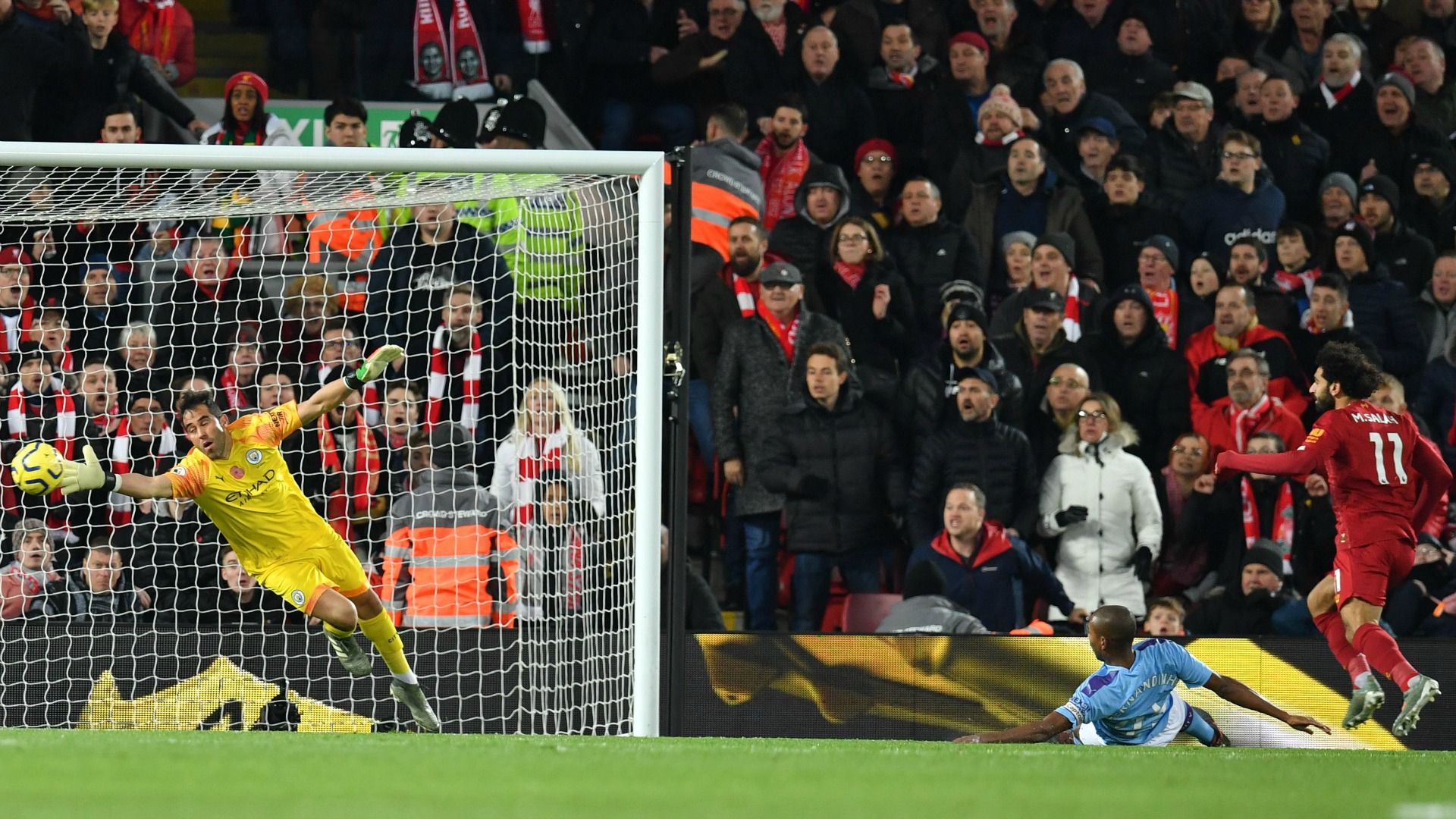 Claudio Bravo - Mohamed Salah