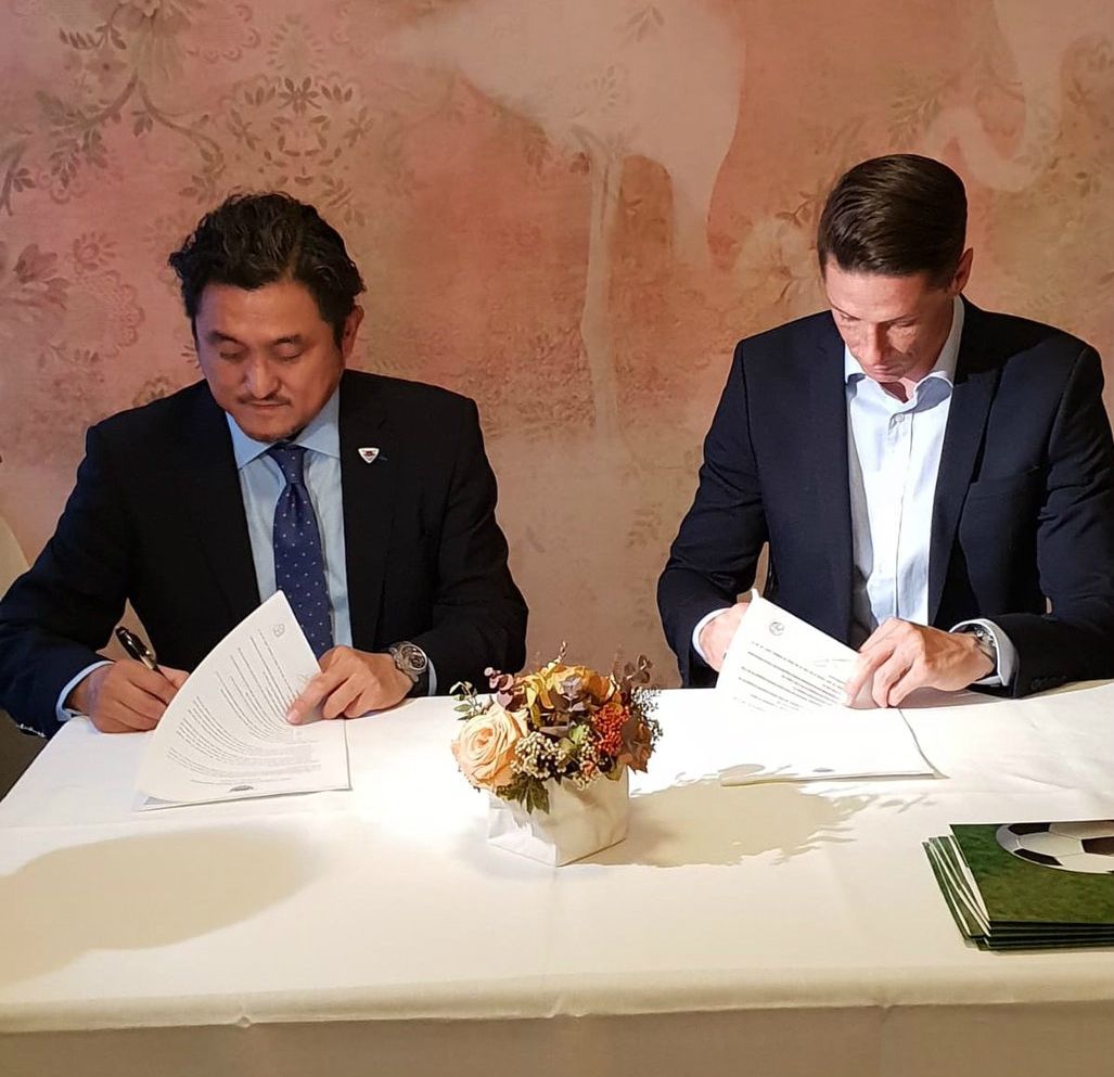 Fernando Torres signing for Sagan Tosu