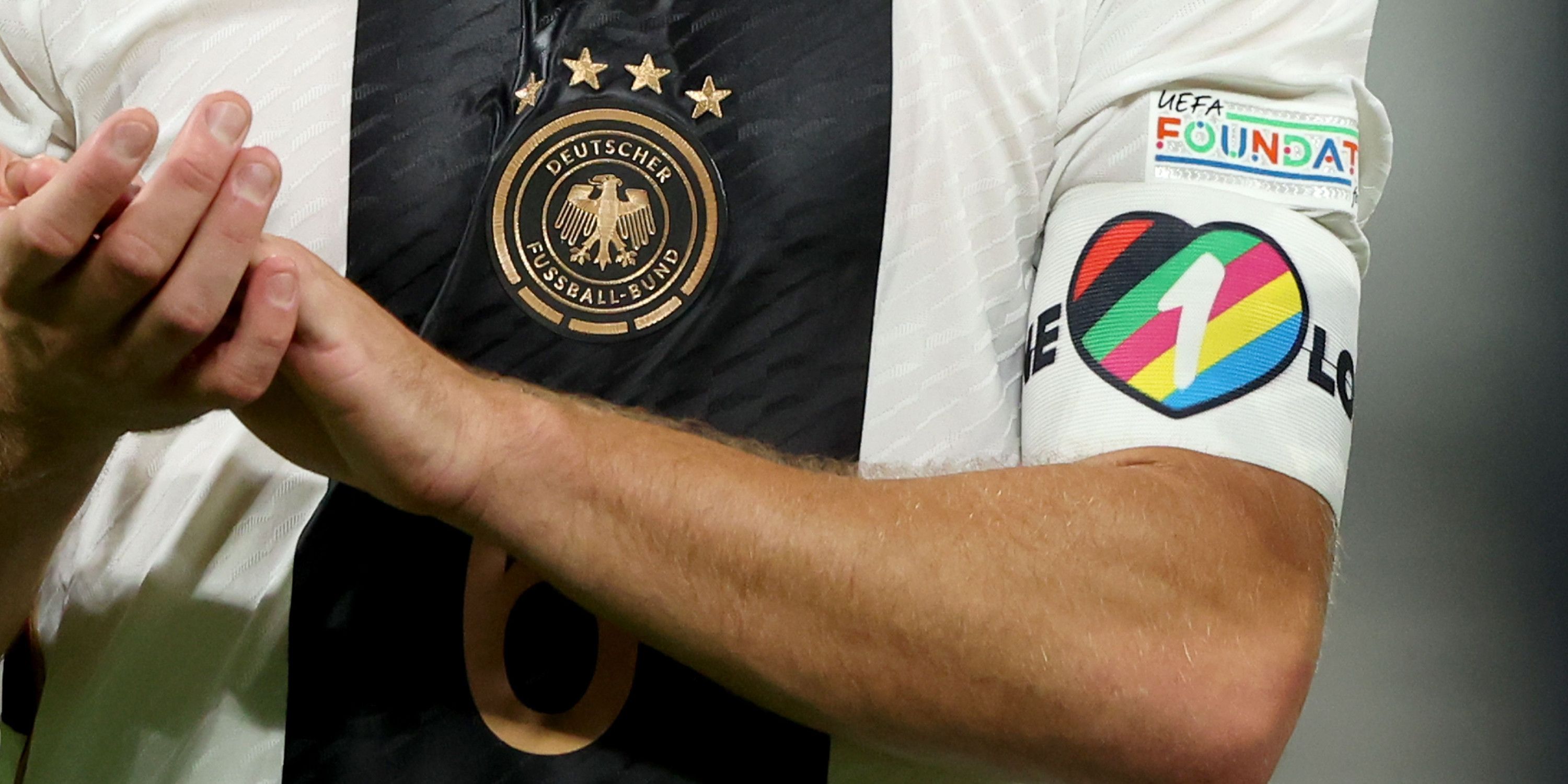 ONE LOVE ARMBAND
