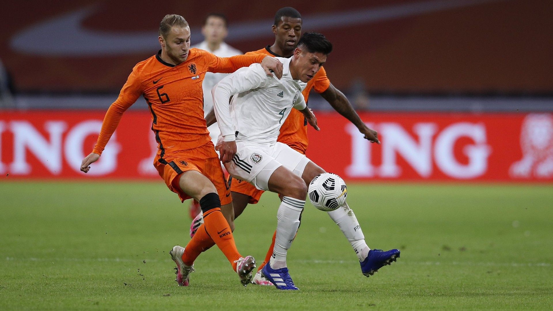 Edson Álvarez México vs Holanda 071020