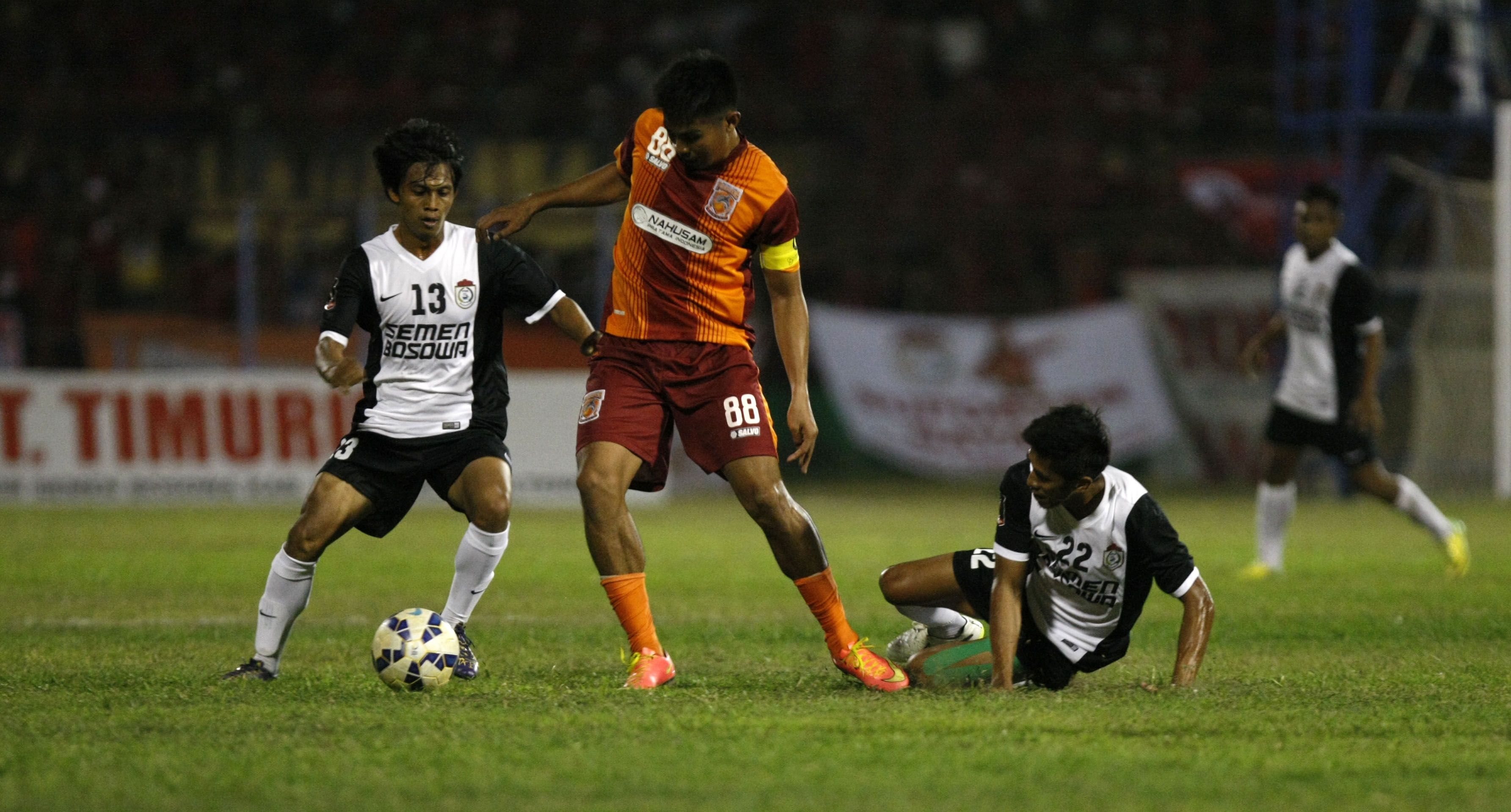 Kurniawan Karman & Ardan Aras - Rachmat Latif (PSM Makassar - Pusamania Borneo FC)