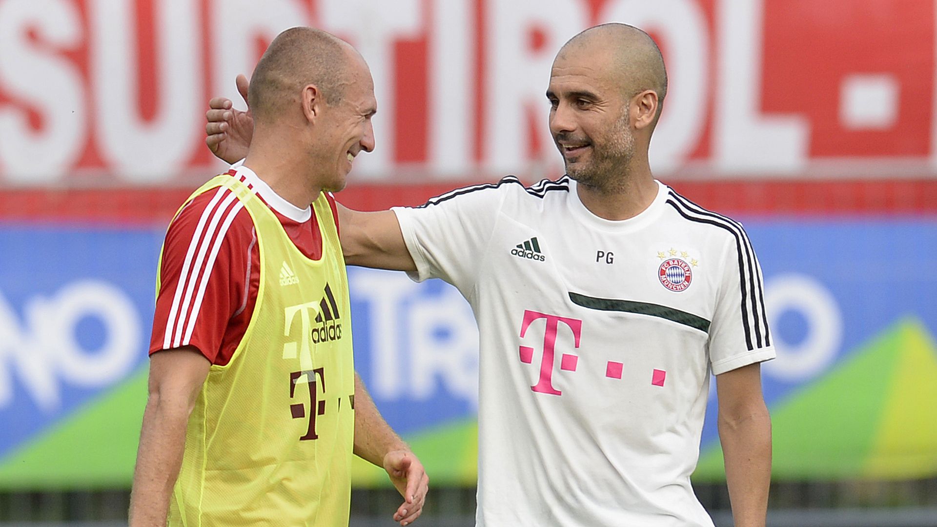 値下げ交渉可！ バイエルン・ミュンヘン ロッベン（L） robben a58d8b6dd887af56bce64fc96dbc49