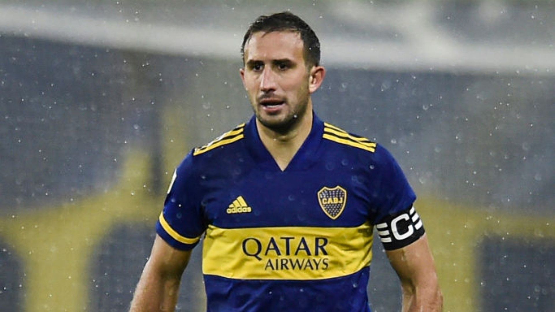 Carlos Izquierdoz en un partido de Boca en el torneo LPF 2021