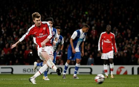 Nicklas Bendtner - Arsenal versus Porto
