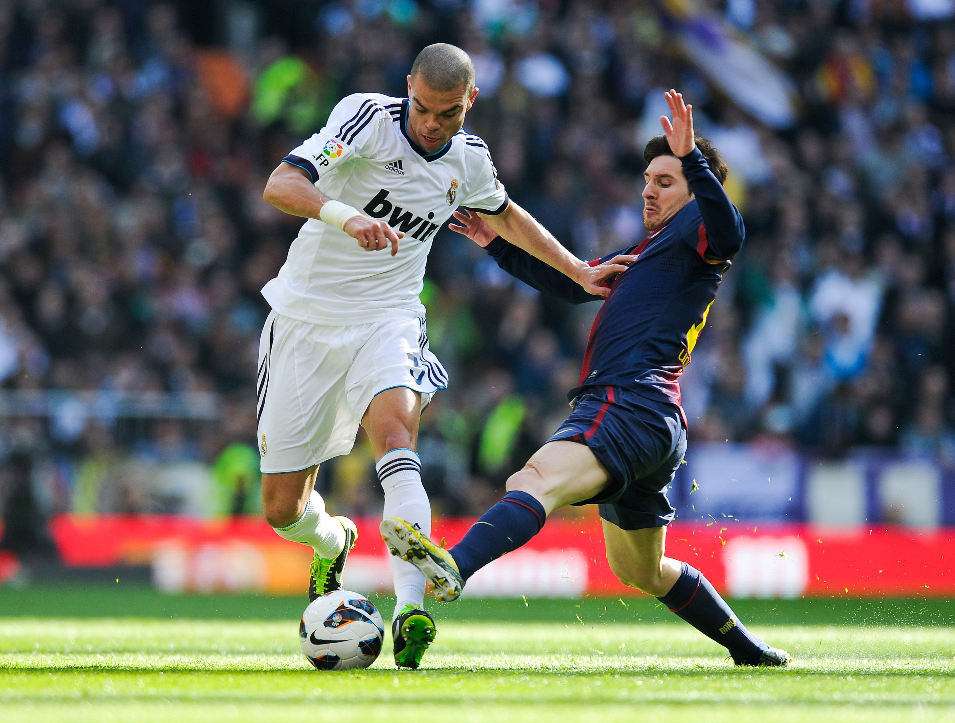 Pepe vs Messi Real Madrid vs Barca