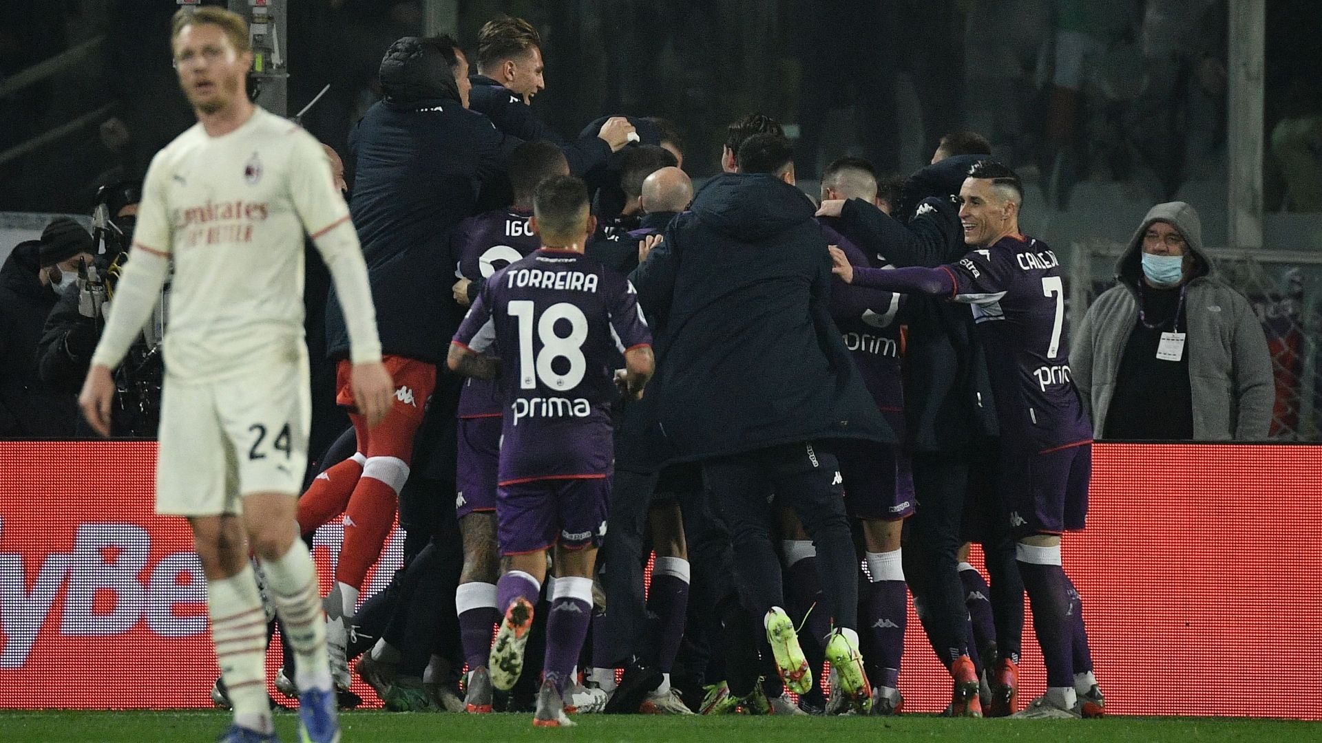 Fiorentina celebrating Milan