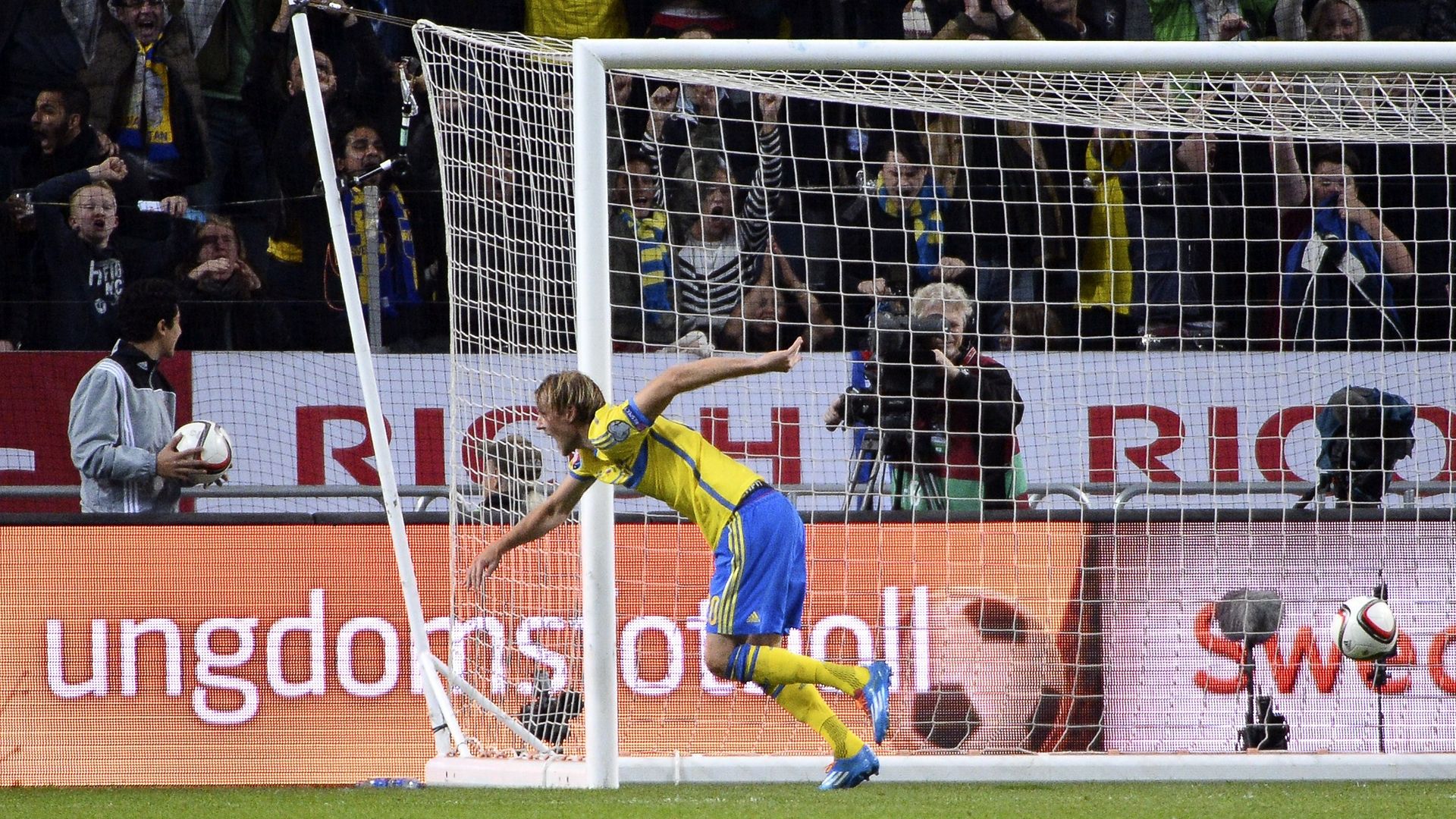 Ola Toivonen Sweden Russia Euro 2016 qualifier 09102014