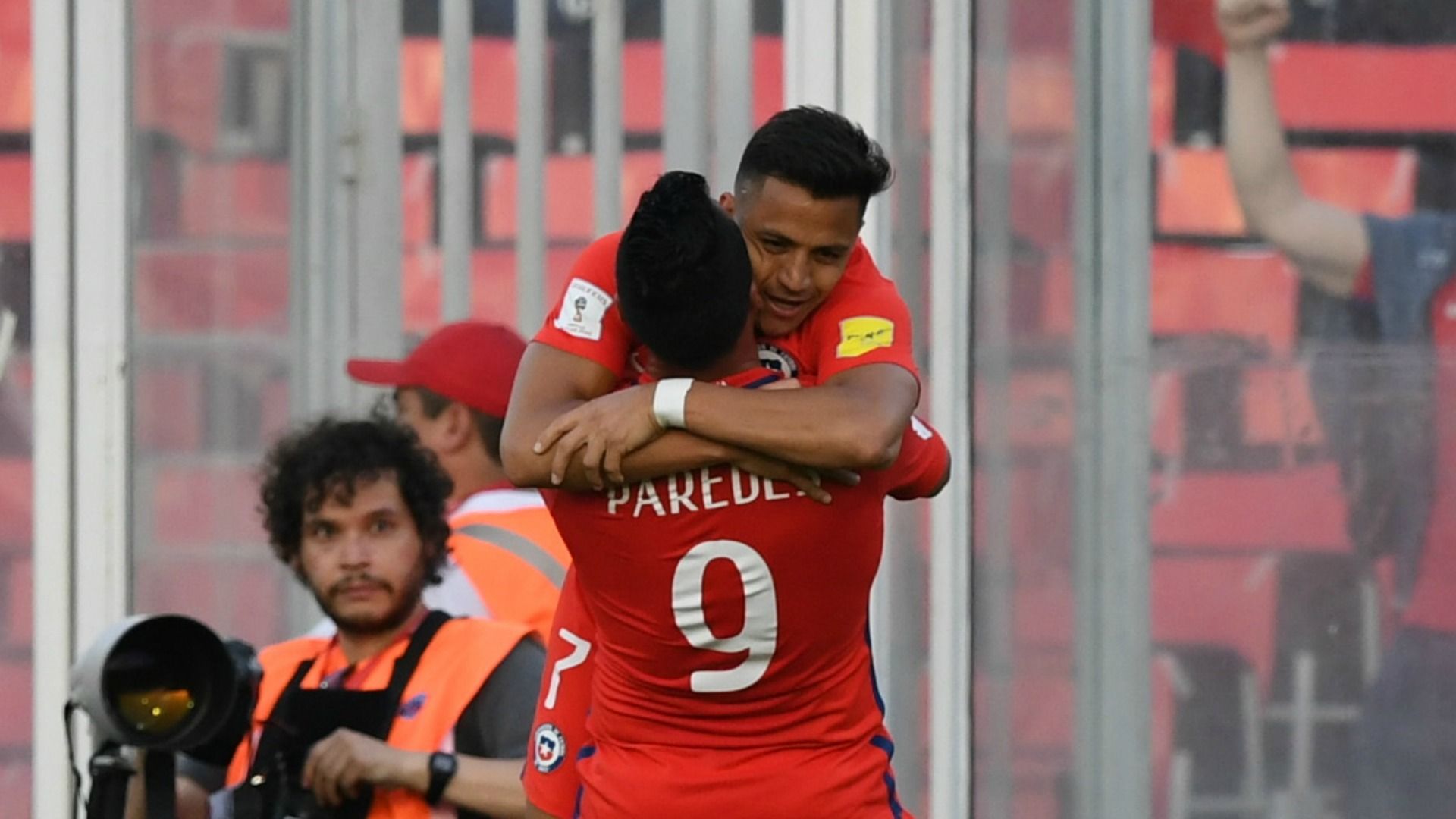 Alexis Sánchez y Esteban Paredes se lucen ante Venezuela