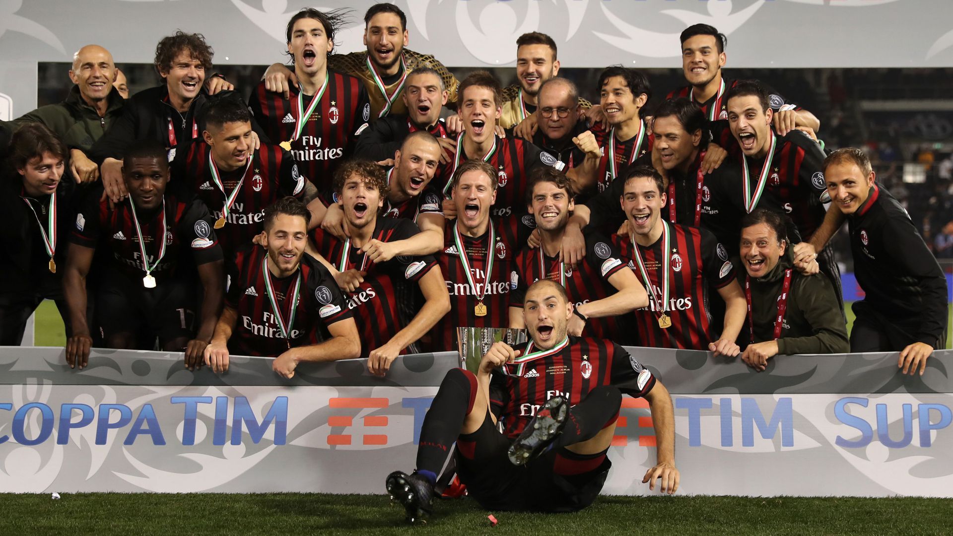 Milan celebrating vs Juventus Supercoppa