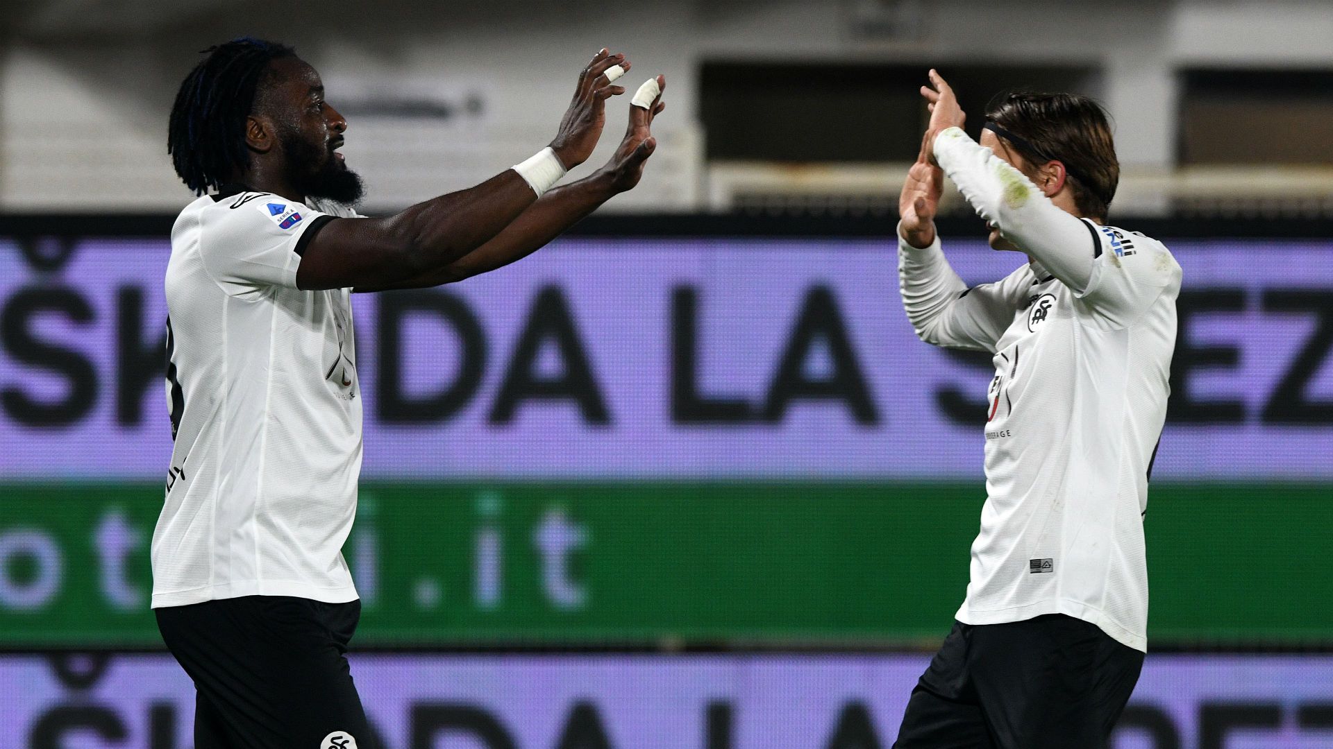 Nzola Spezia Bologna celebrating Serie A