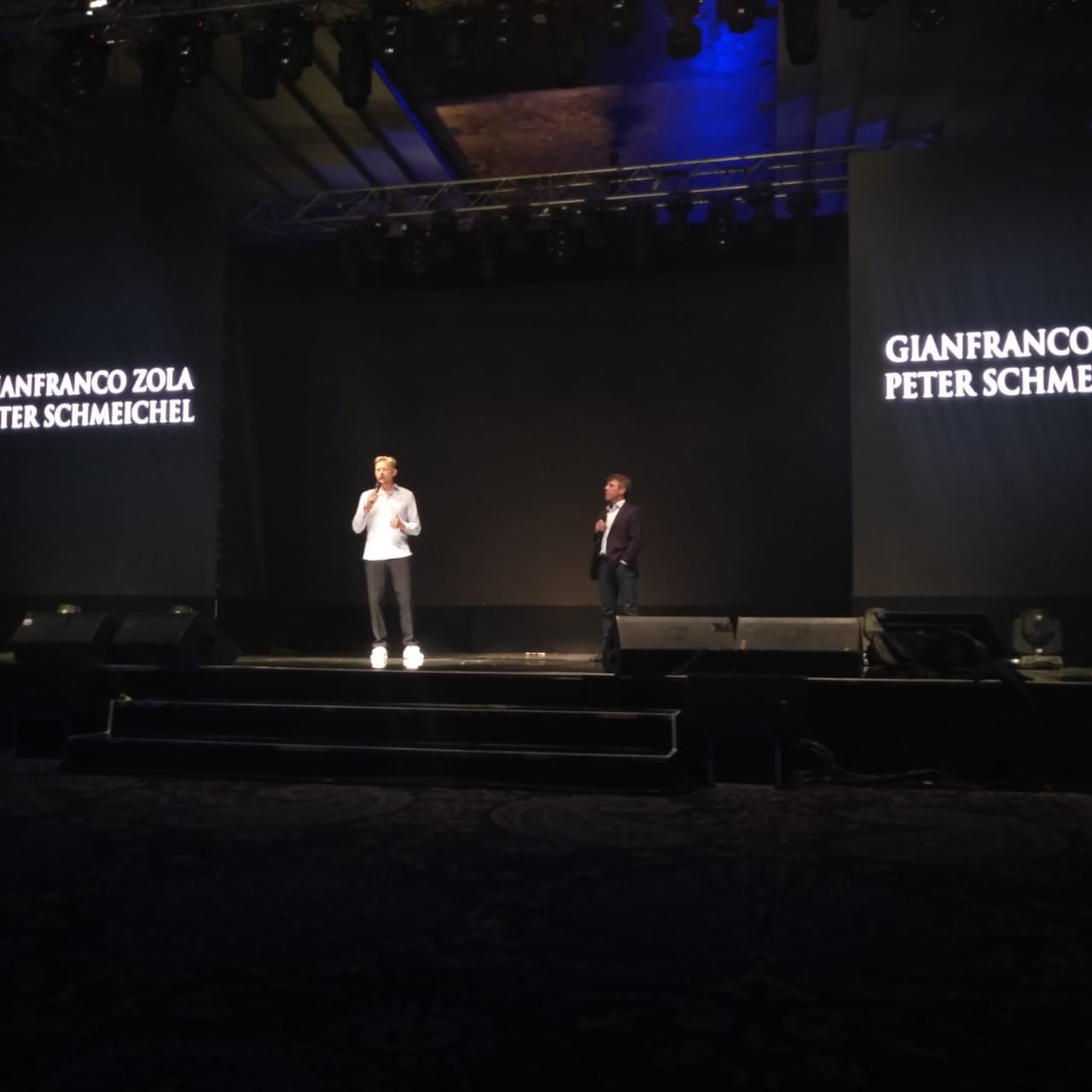 Peter Schmeichel dan Gianfranco Zola