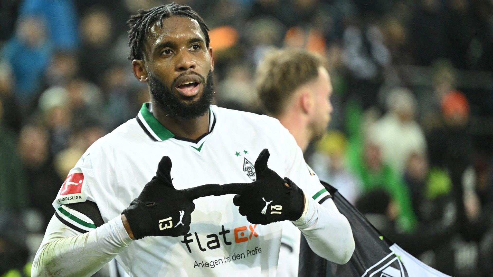 Moenchengladbach's US forward #13 Theoson-Jordan Siebatcheu