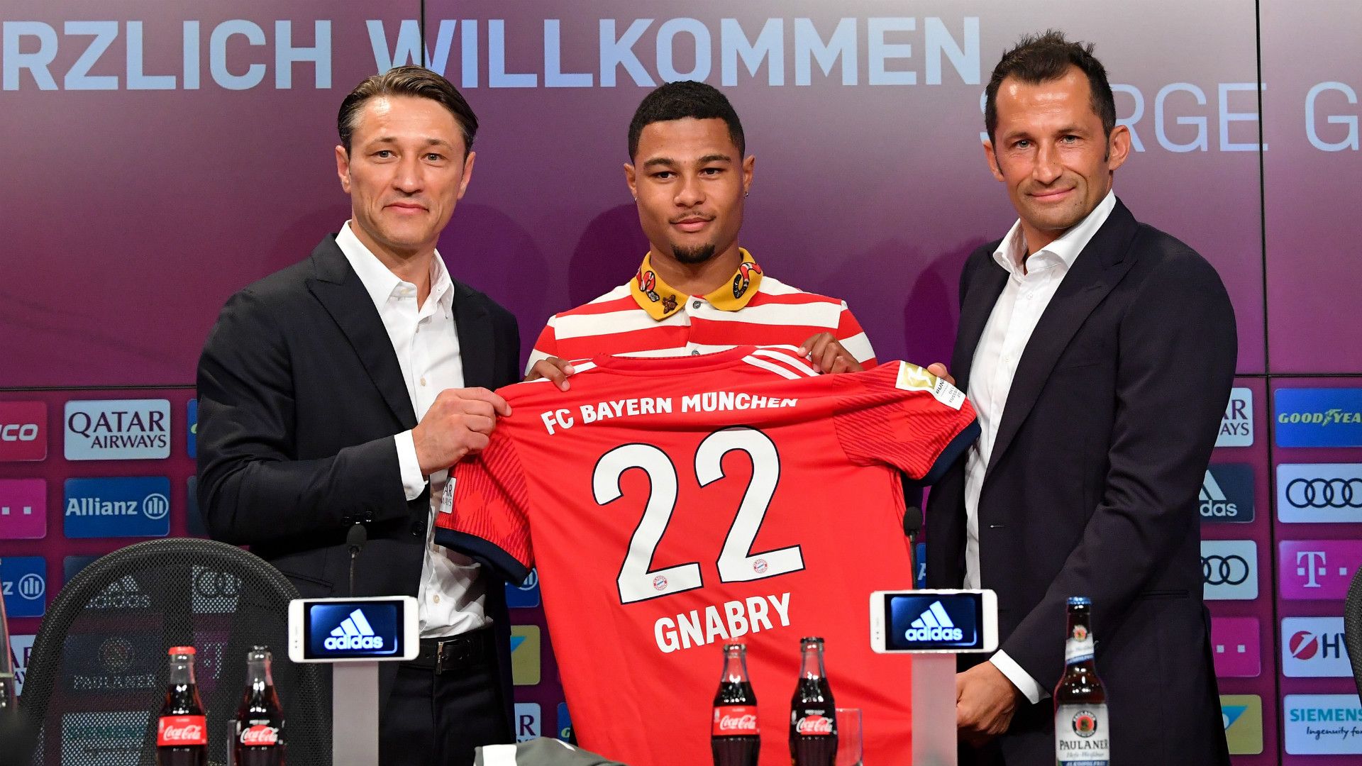 Niko Kovac Serge Gnabry Hasan Salihamidzic Bayern Munchen