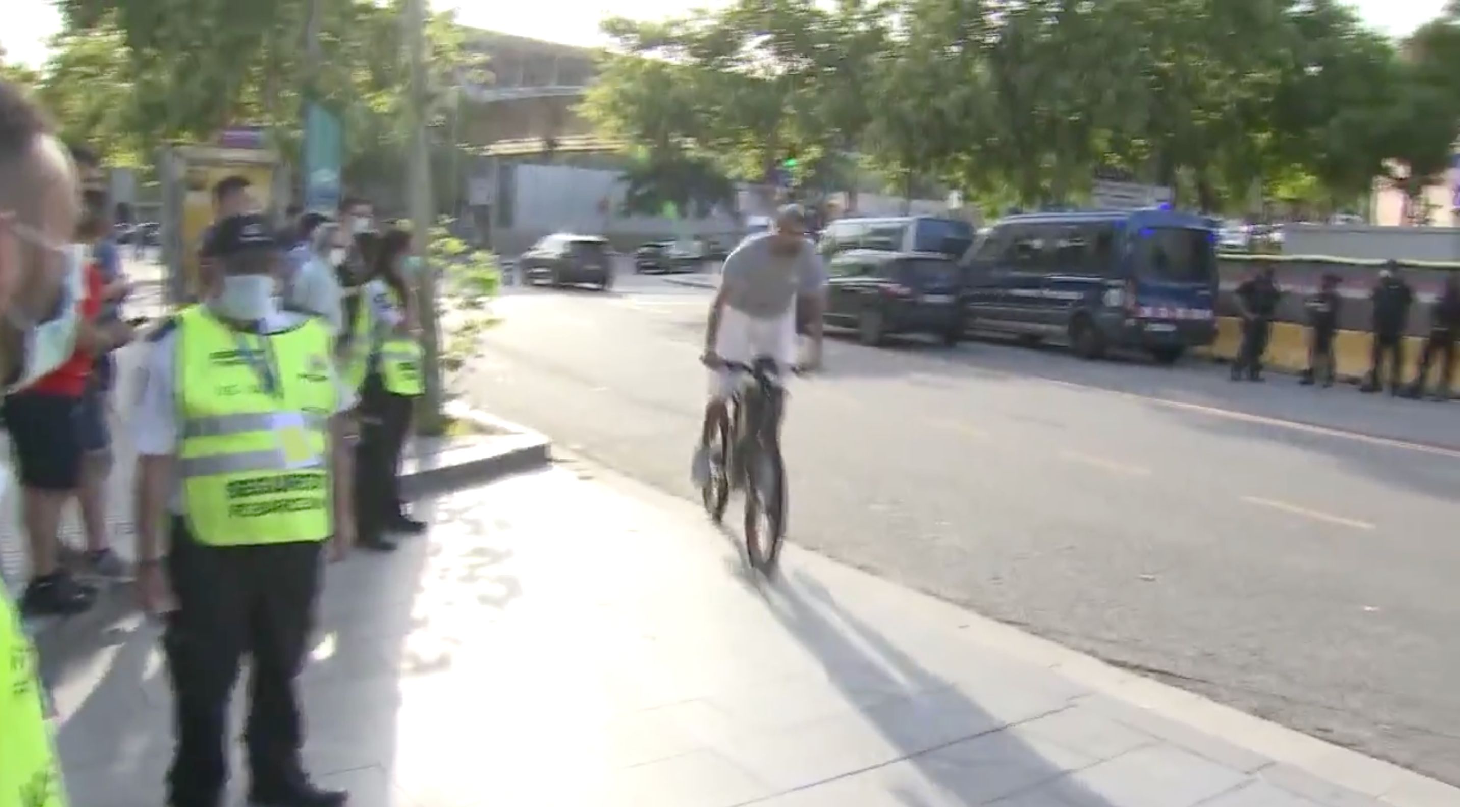 Piqué sur son vélo