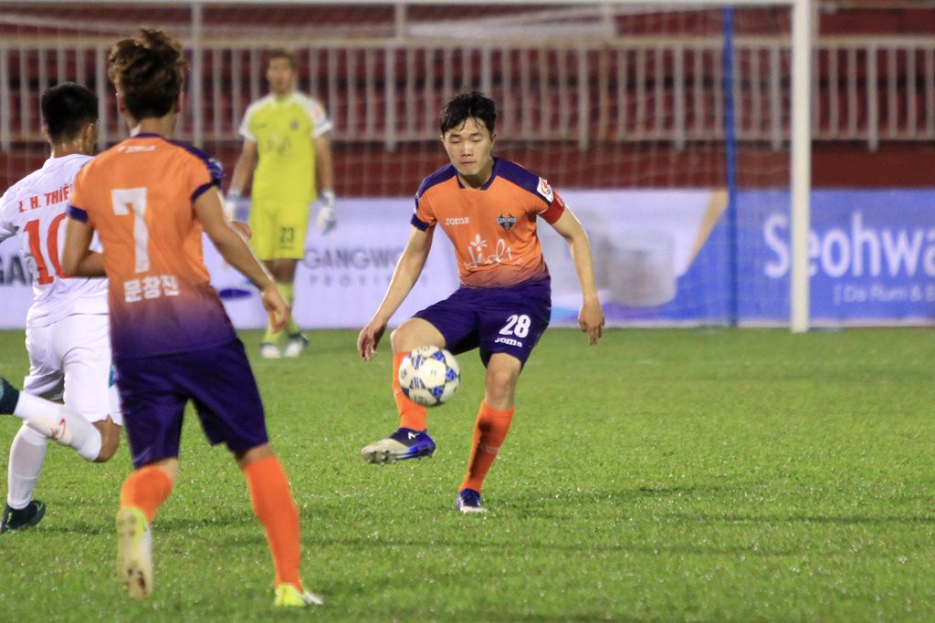 Lương Xuân Trường Gangwon FC Liên quân TPHCM 9/6