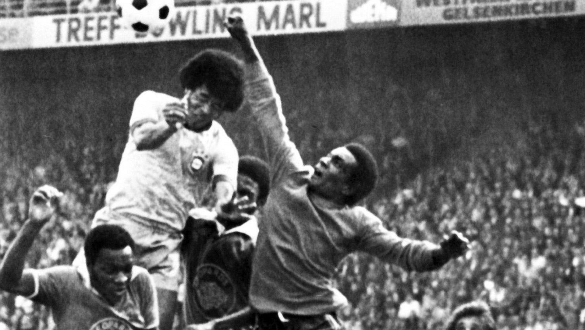 Kazadi Mwamba of Zaire, Brazil's Jairzinho