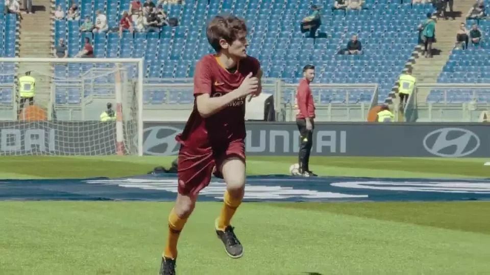AS Roma fan Marco Nicolai replicating Cengiz Under goals
