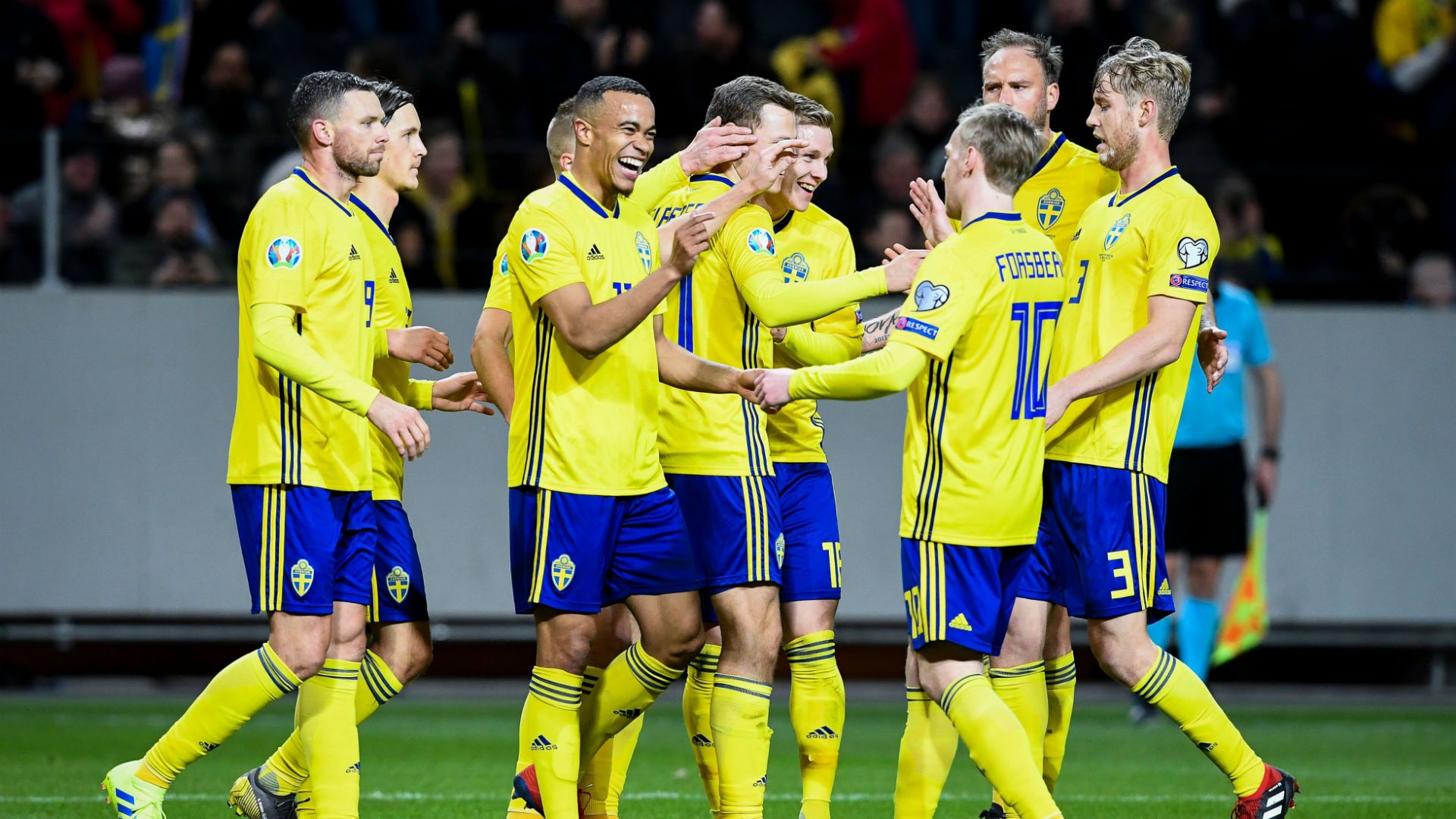 Sweden celebrating Sweden Romania Euro 2020