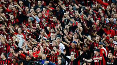 Torcida Atletico-PR Libertadores 26042017