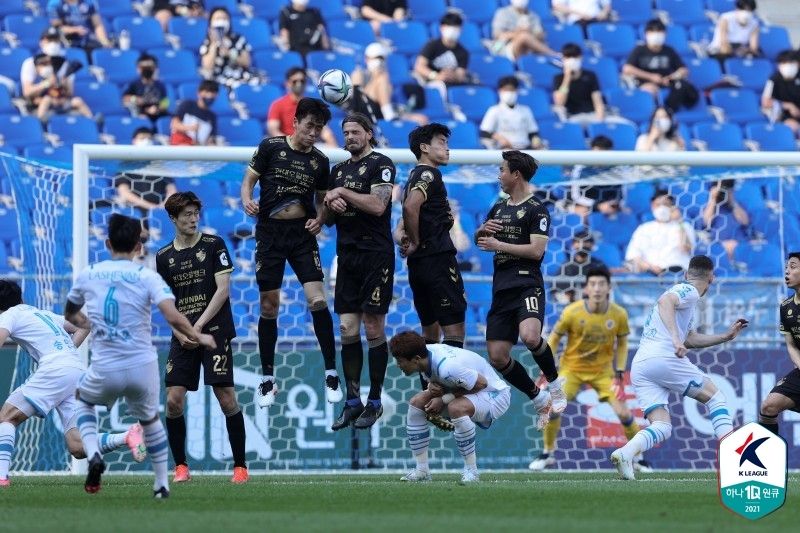 포항 신진호 프리킥