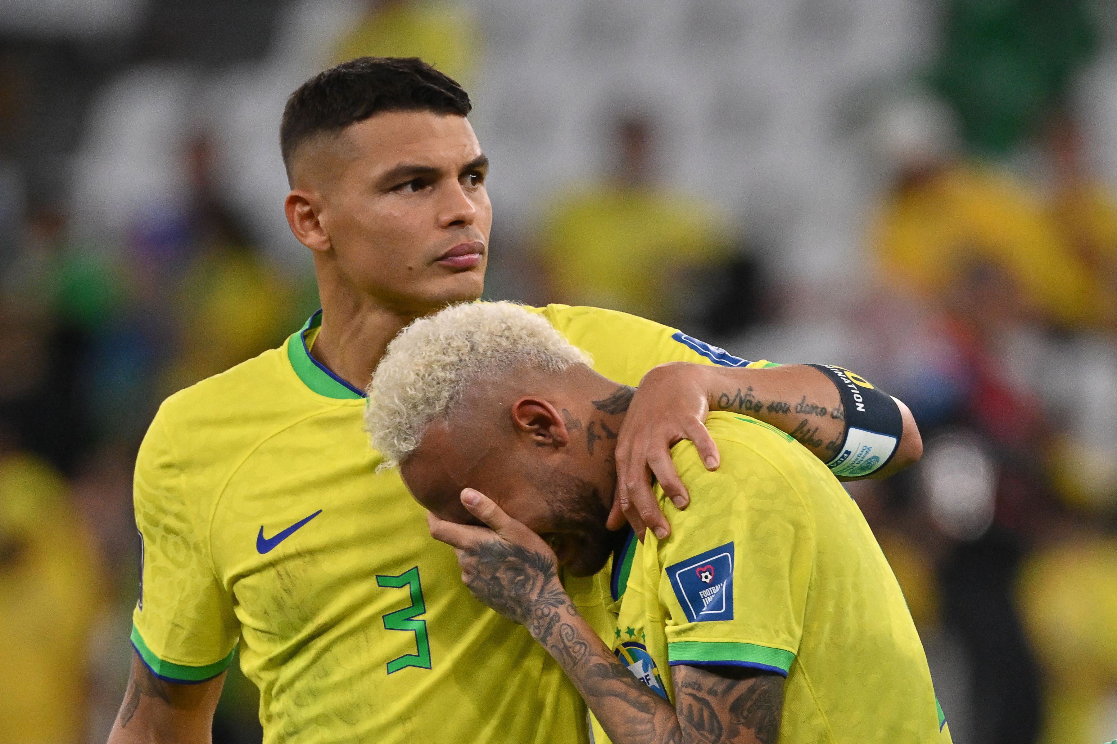 Neymar crying Thiago Silva 2022 World Cup