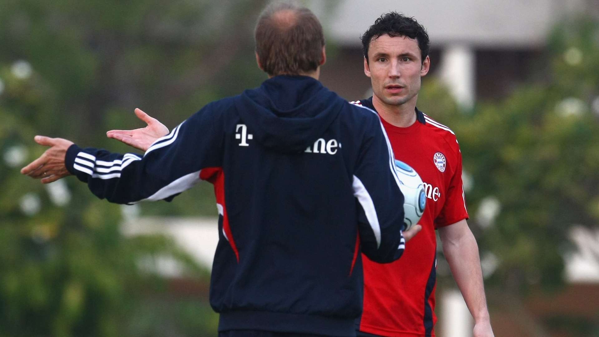 Jurgen Klinsmann Mark van Bommel Bayern Munchen 2009