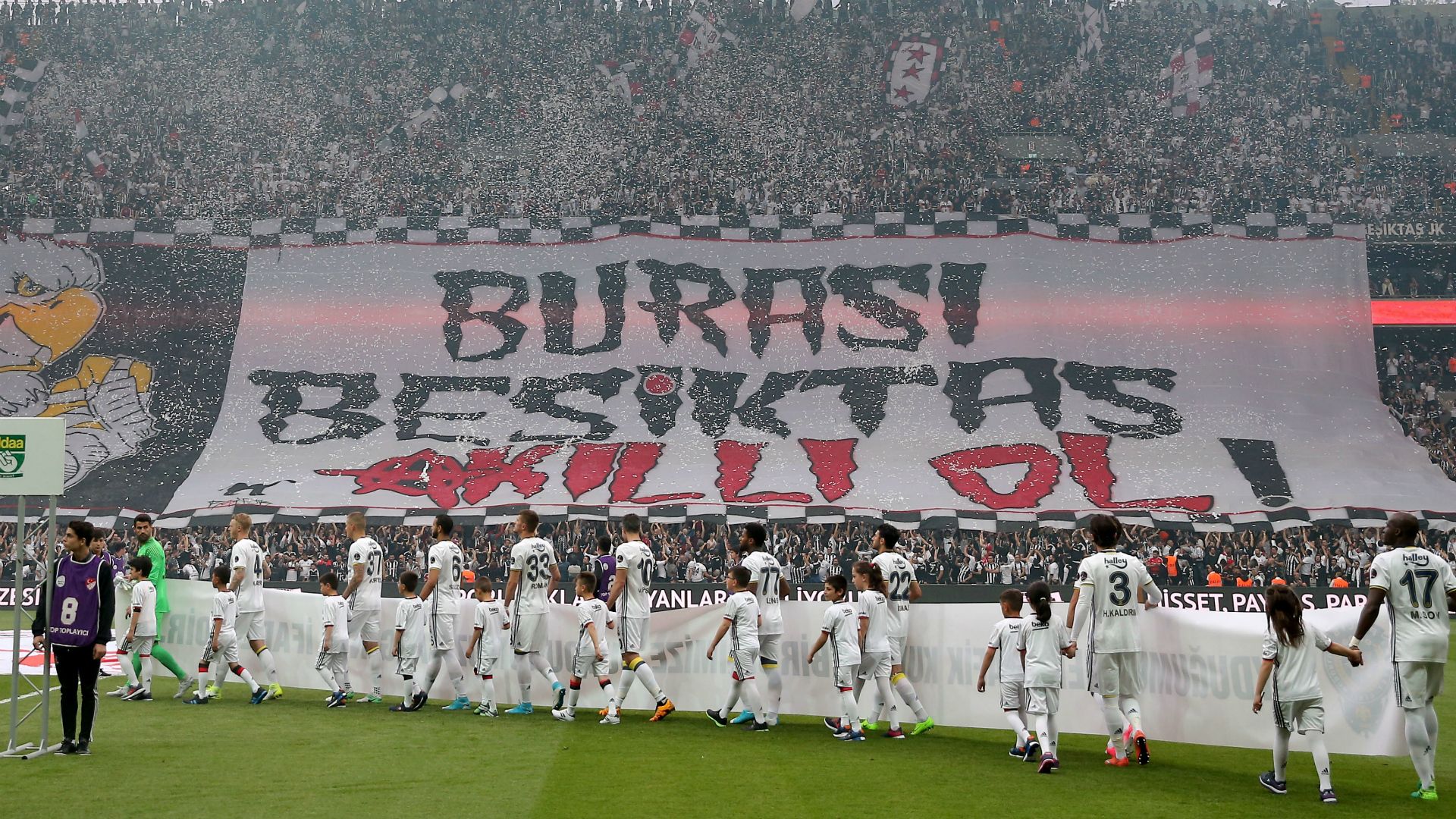 Besiktas fans vs Fenerbahce STSL 05072017