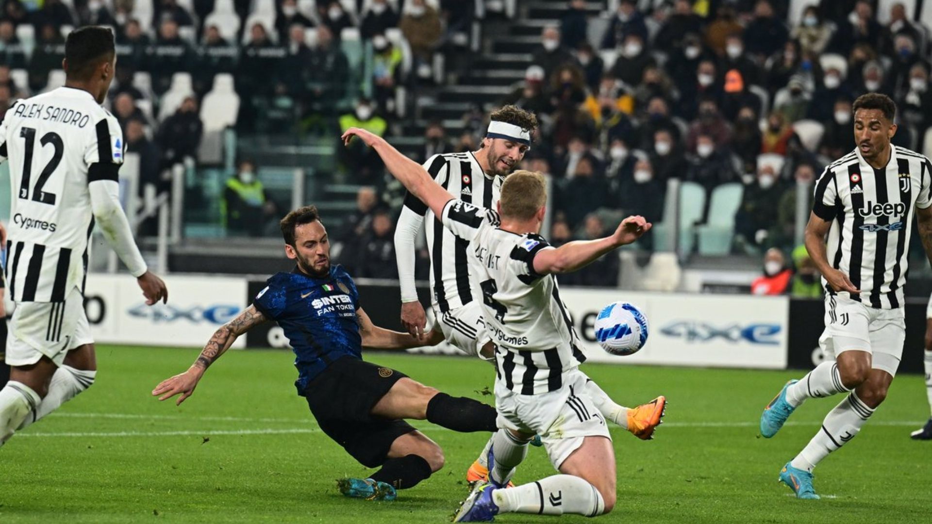 Hakan Calhanoglu Juventus Inter