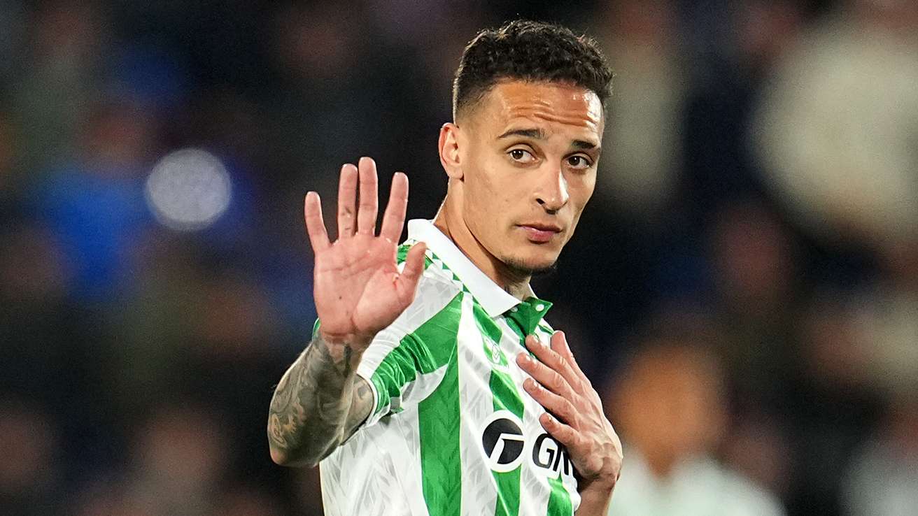 4 CLB sẵn sàng 'giải cứu' Antony 2 Antony told why he has found 'best place' after leaving Man Utd – with  record-breaking ex-Real Betis star talking up 'immense potential' of fellow  Brazilian winger | Goal.com Uganda