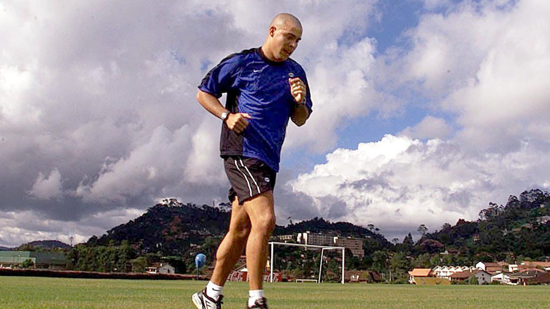 Gallery Ronaldo Nazario Internazionale looks 21022000