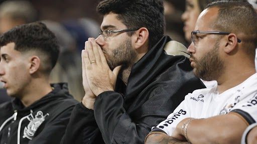 Torcedores do Corinthians preocupados