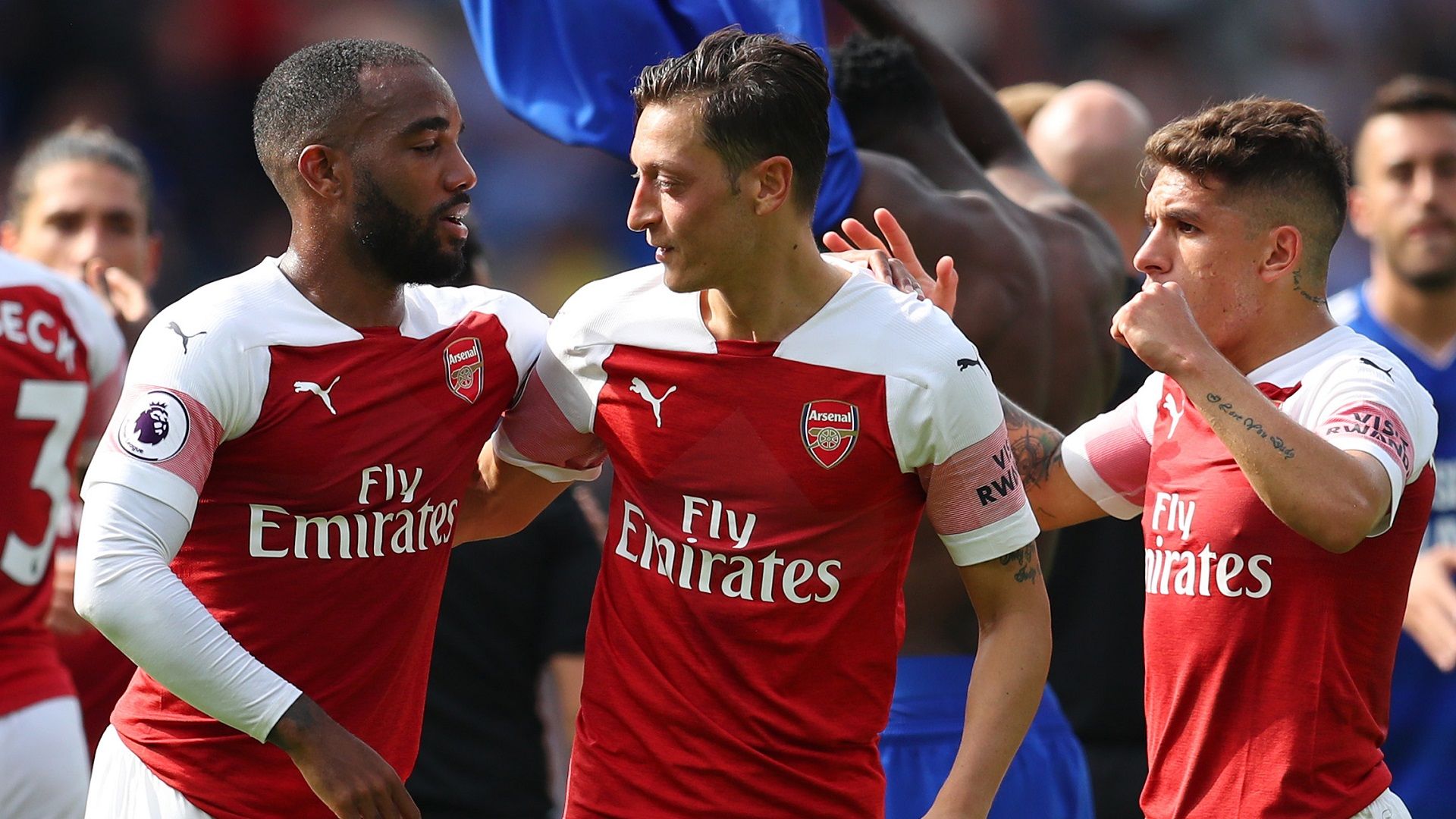 Alexandre Lacazette Mesut Ozil Lucas Torreira Arsenal 02092018