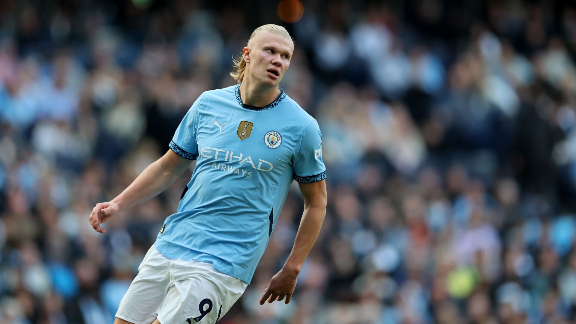 هالاند لا يتوقف عن العطاء داخل وخارج الملعب!