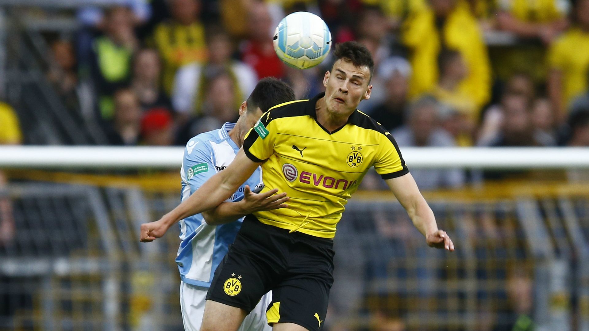 Borussia Dortmund Janni Serra