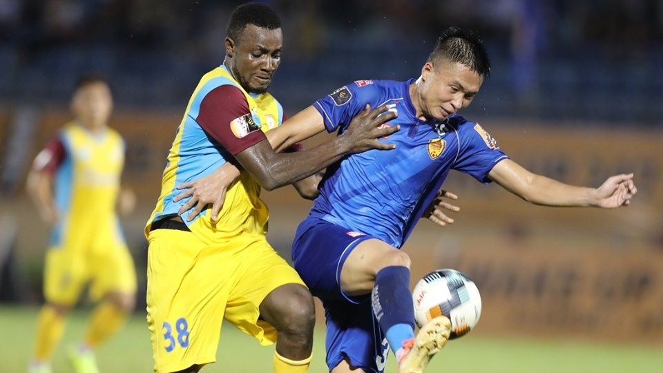 Dinh Viet Tu vs Nguyen Trung Dai Duong Quang Nam vs Sanna Khanh Hoa BVN Round 22 V.League 2019