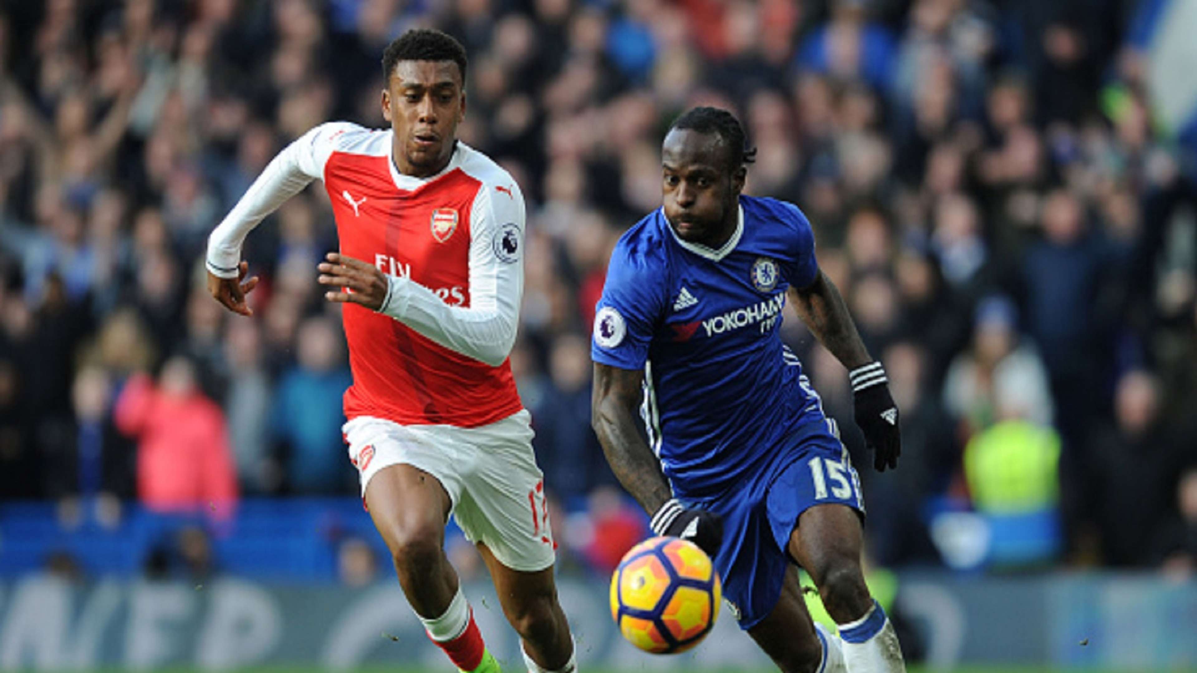 Alex Iwobi of Arsenal takes on Victor Moses of Chelsea during the Premier League match February 2017