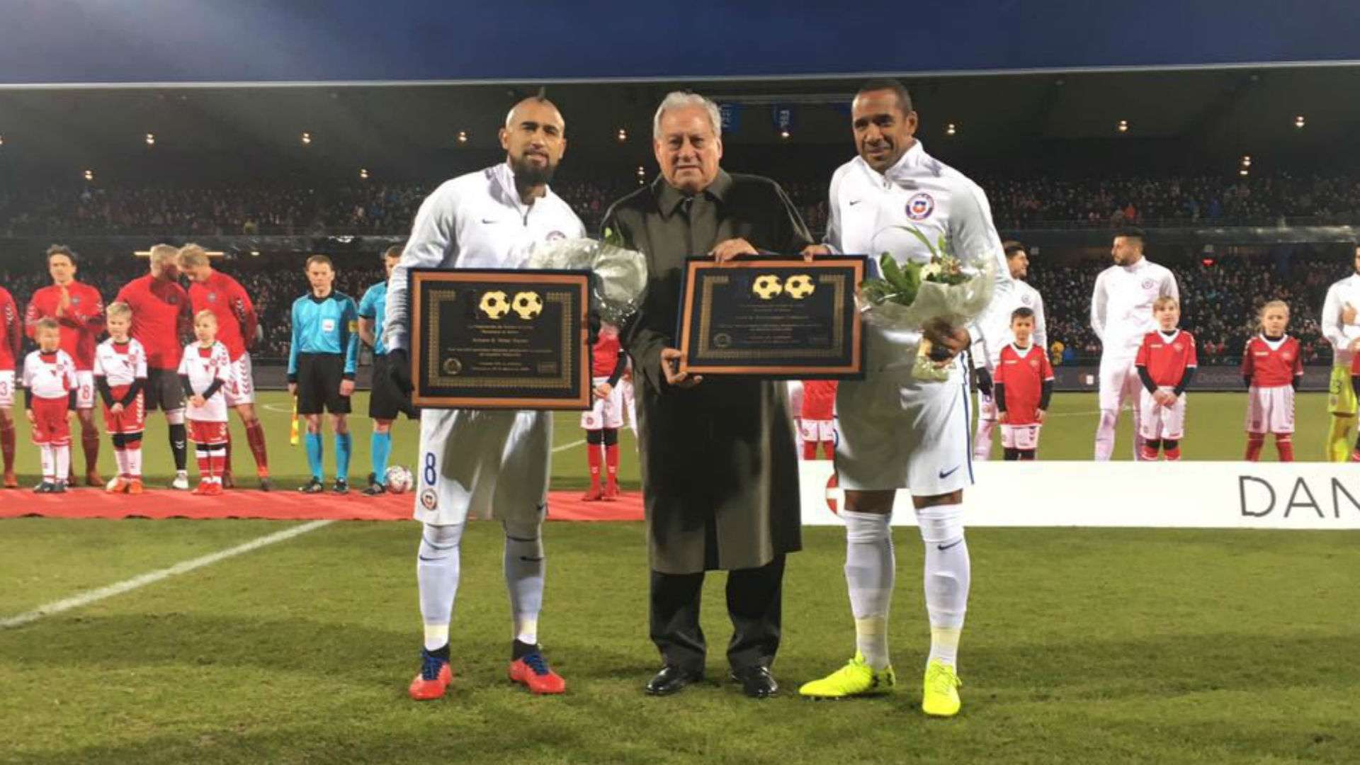 Vidal y Beausejour cumplieron 100 partidos. 27032018 Dinamarca Chile