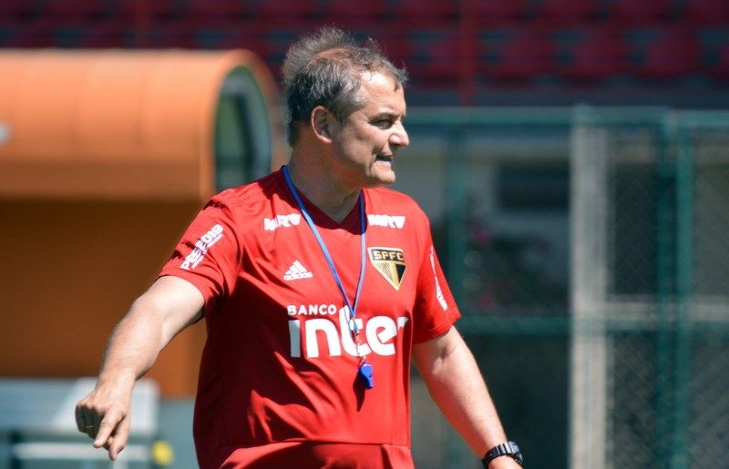 Diego Aguirre comanda treino do São Paulo