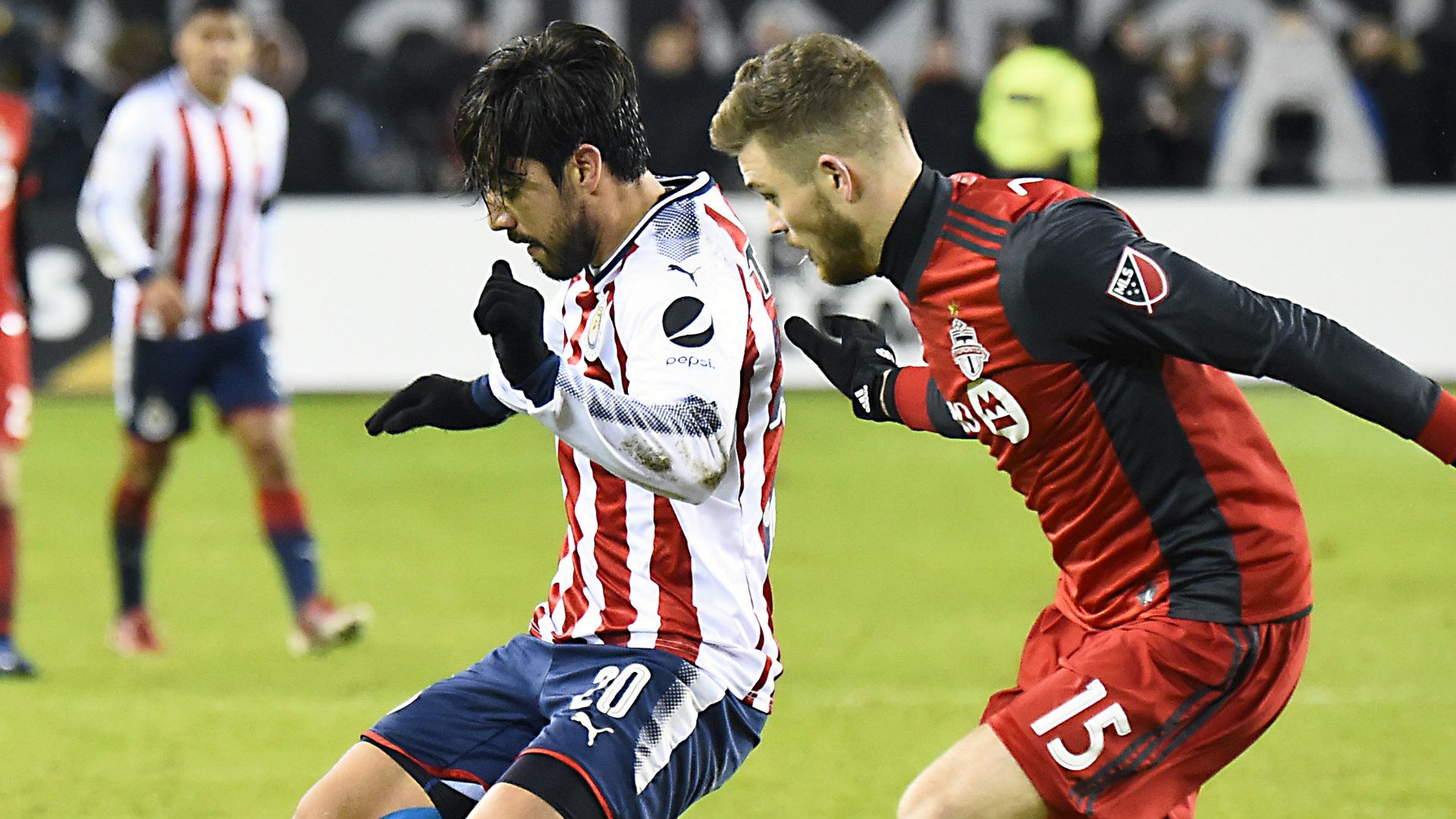 Chivas Toronto Rodolfo Pizarro 250418